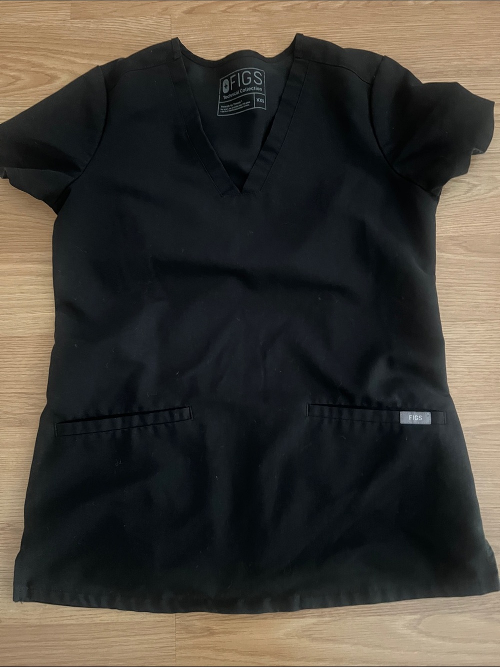 FIGS Casma Scrub Top™ V-Neck - Black